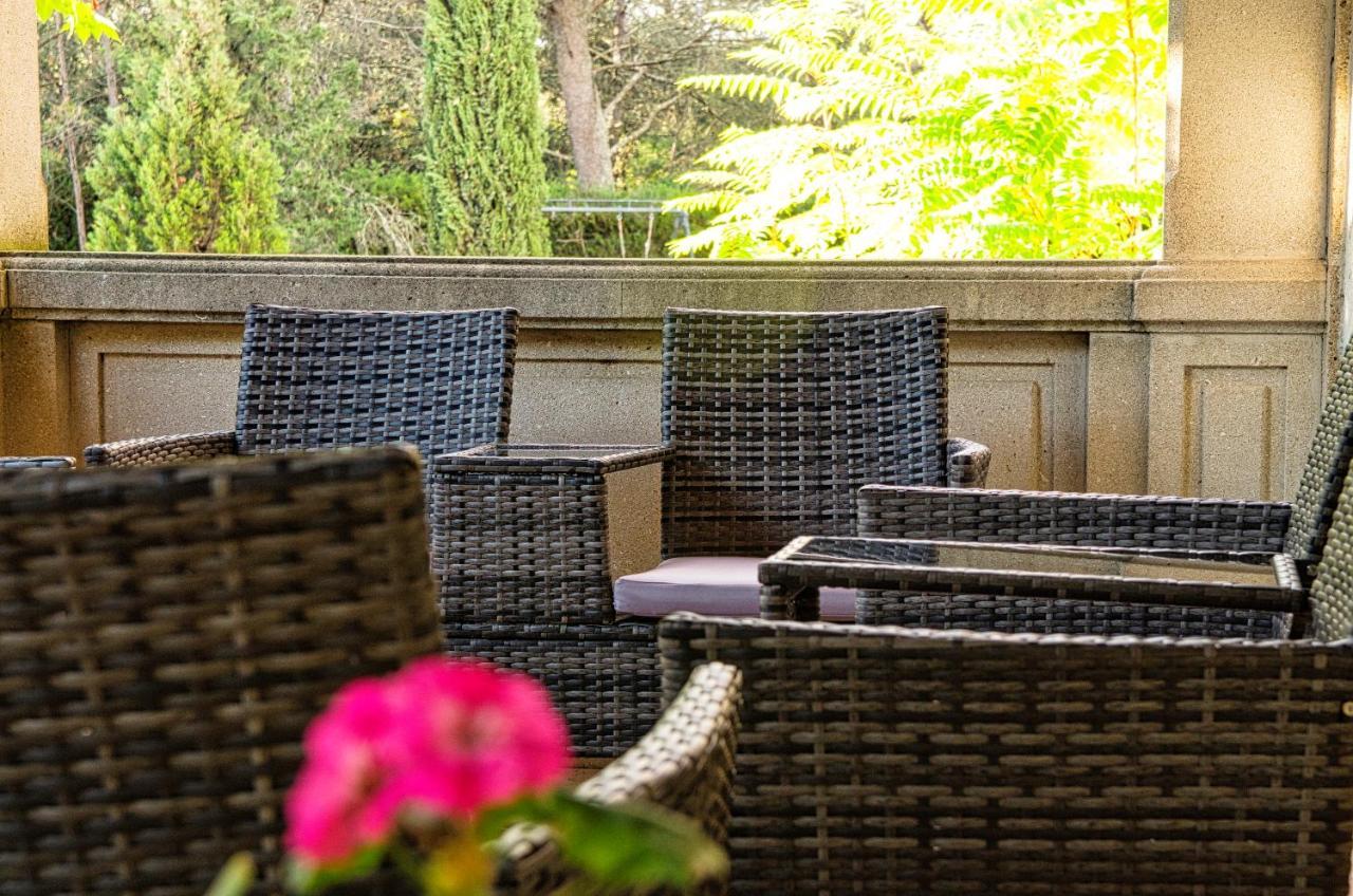 Hotel Restaurant Le Colombier Remoulins Exteriör bild