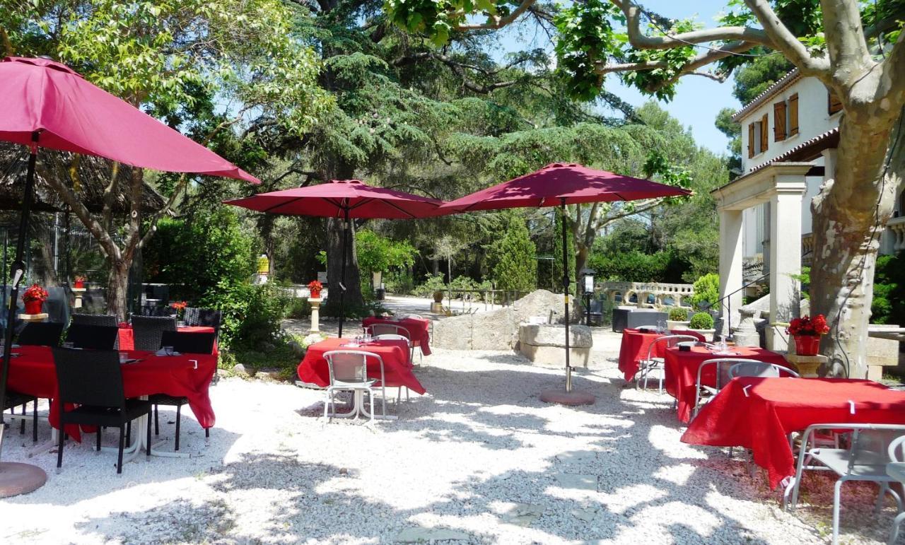 Hotel Restaurant Le Colombier Remoulins Exteriör bild