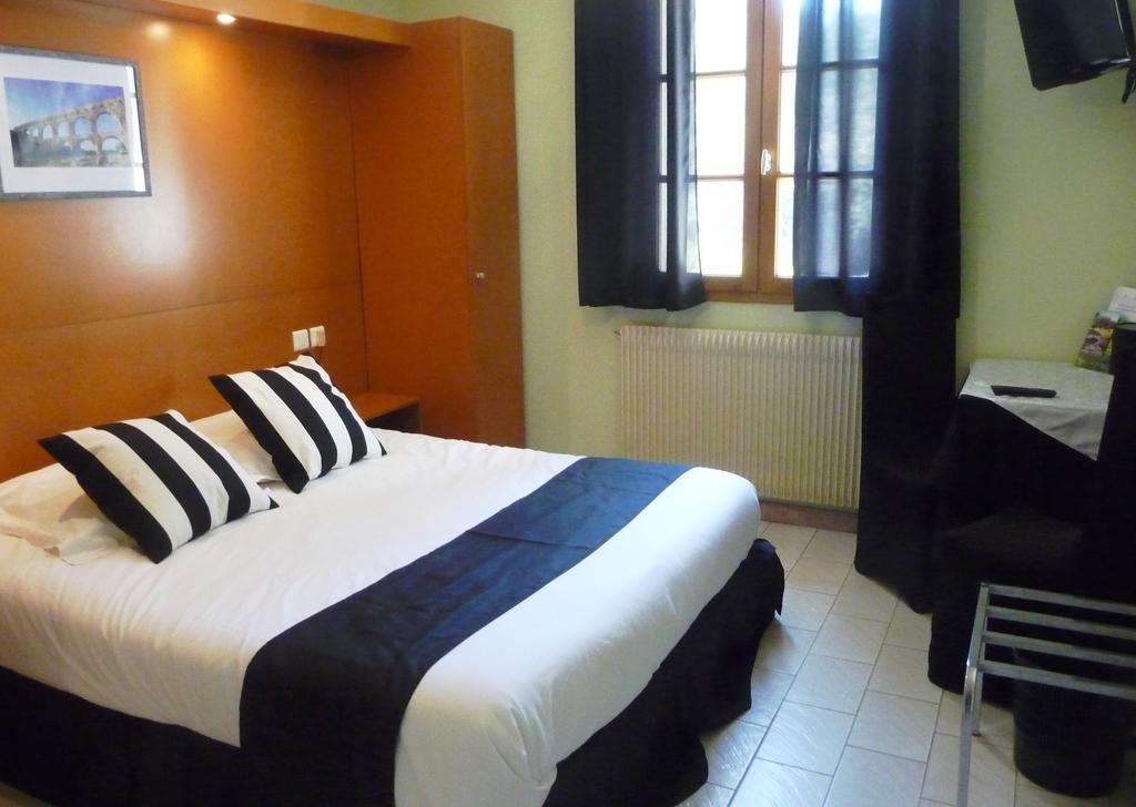 Hotel Restaurant Le Colombier Remoulins Rum bild