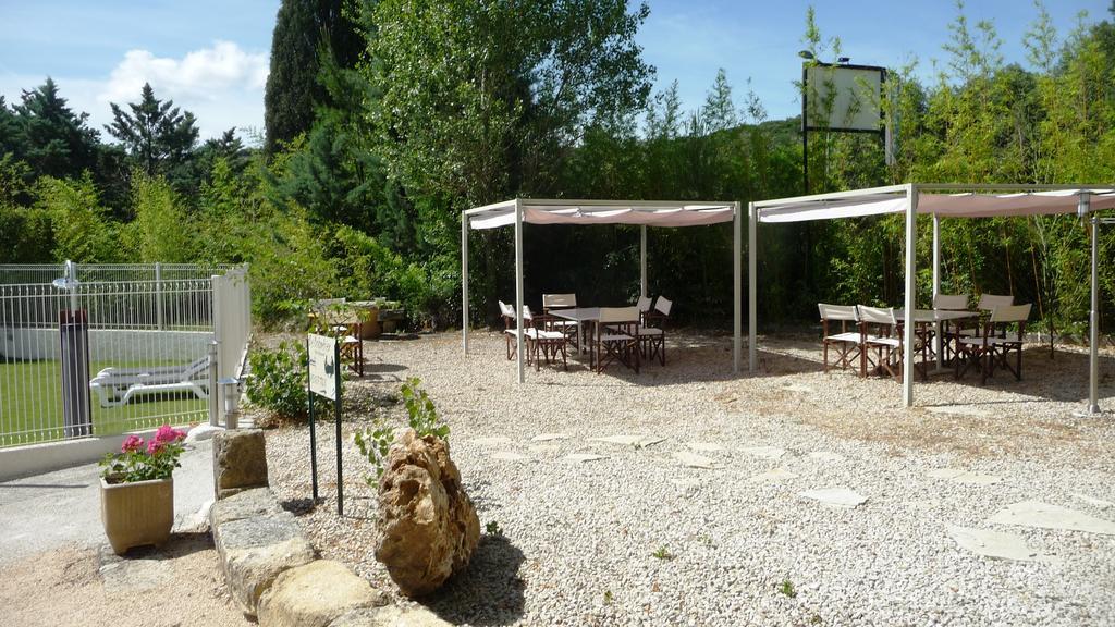Hotel Restaurant Le Colombier Remoulins Exteriör bild